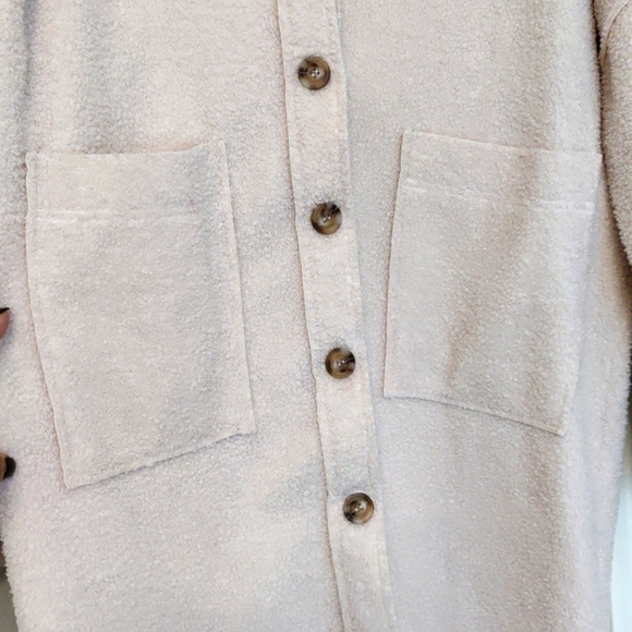 Shacket - Picture 2 of 5